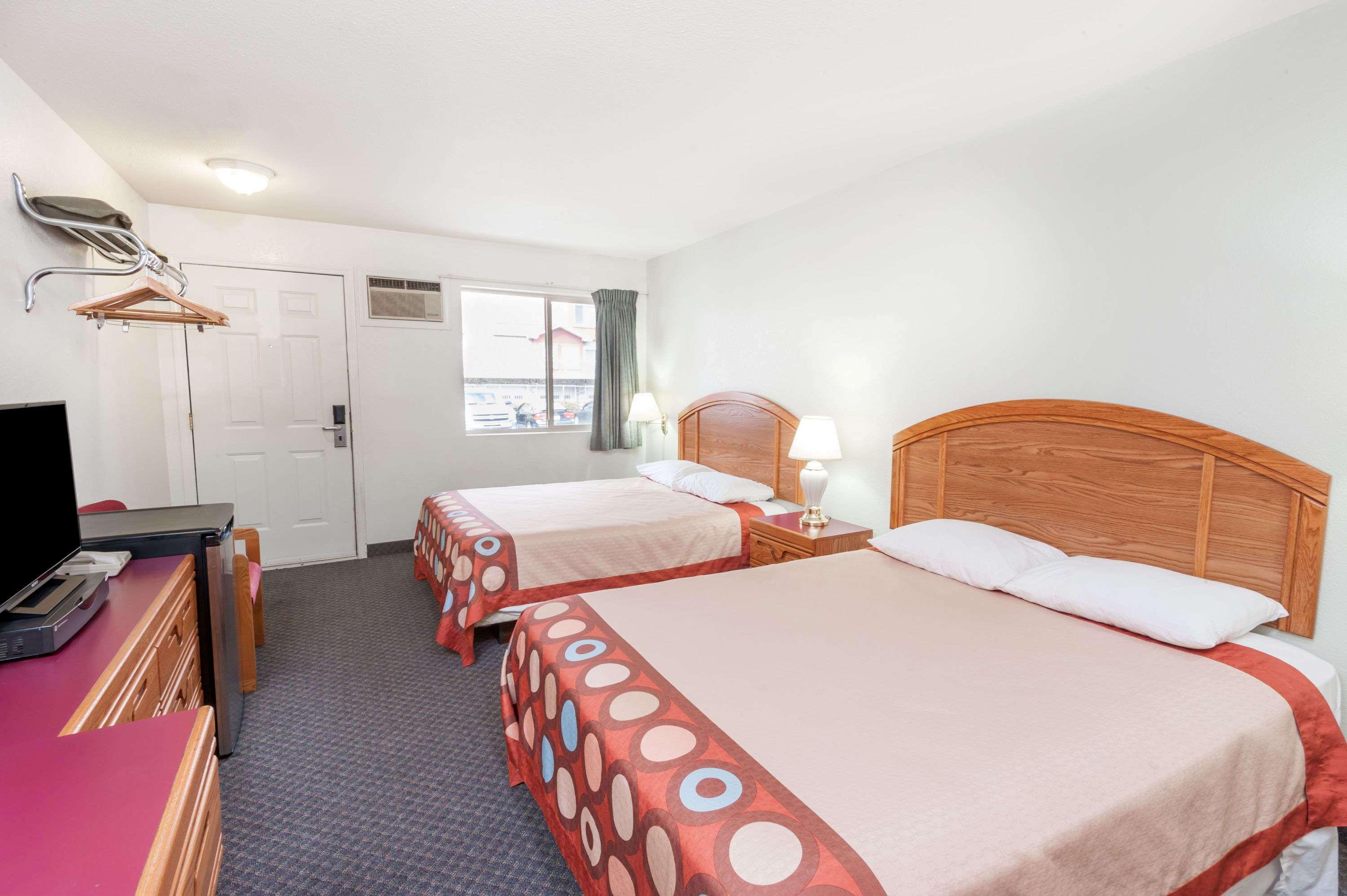 Hotel Super 8 By Wyndham Sicamous Extérieur photo