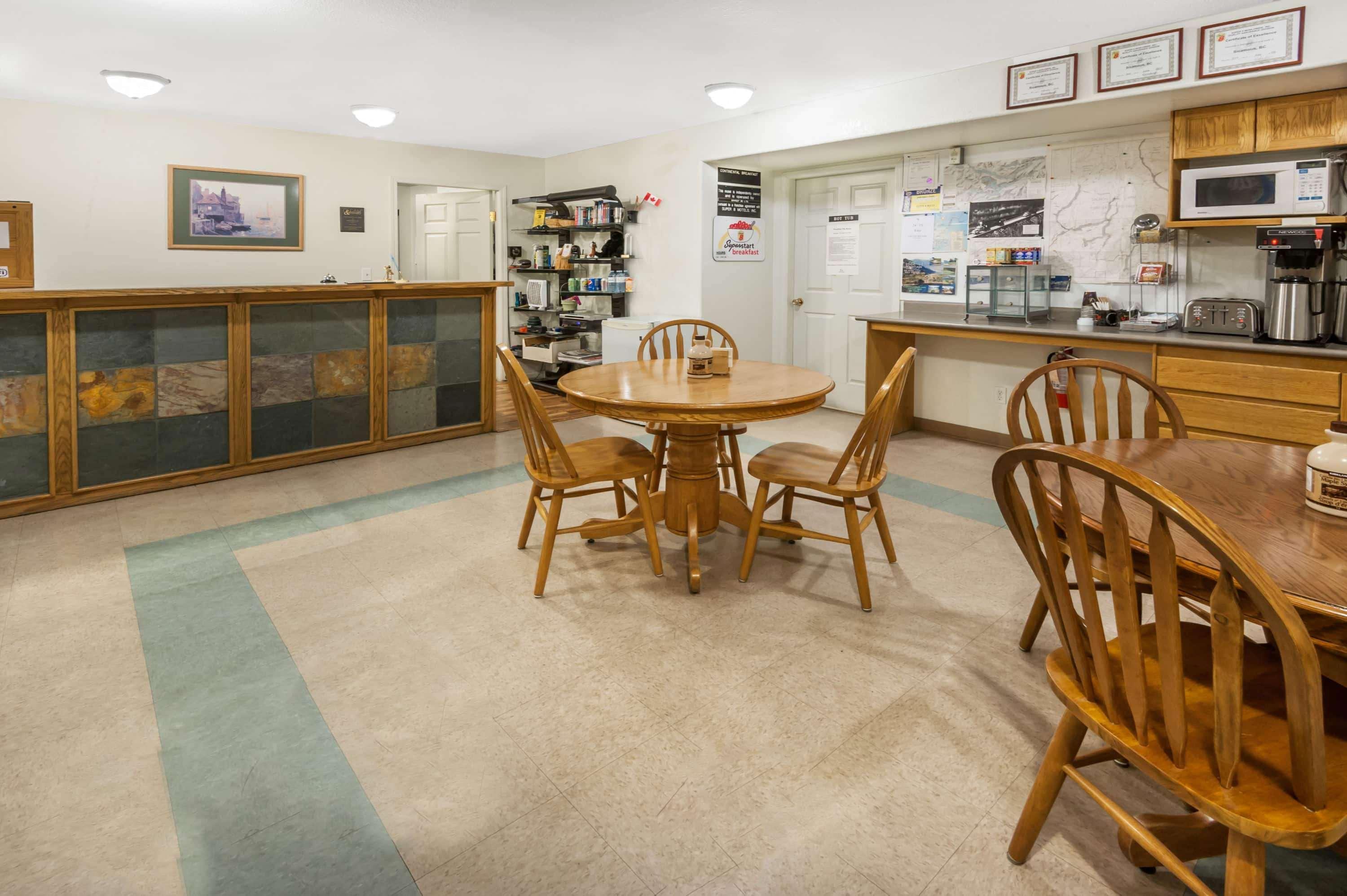 Hotel Super 8 By Wyndham Sicamous Extérieur photo