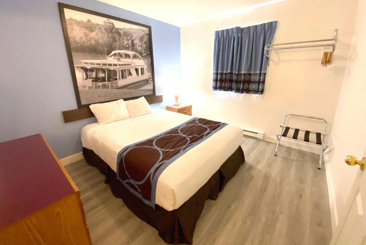 Hotel Super 8 By Wyndham Sicamous Extérieur photo