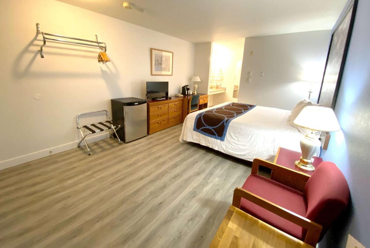 Hotel Super 8 By Wyndham Sicamous Extérieur photo