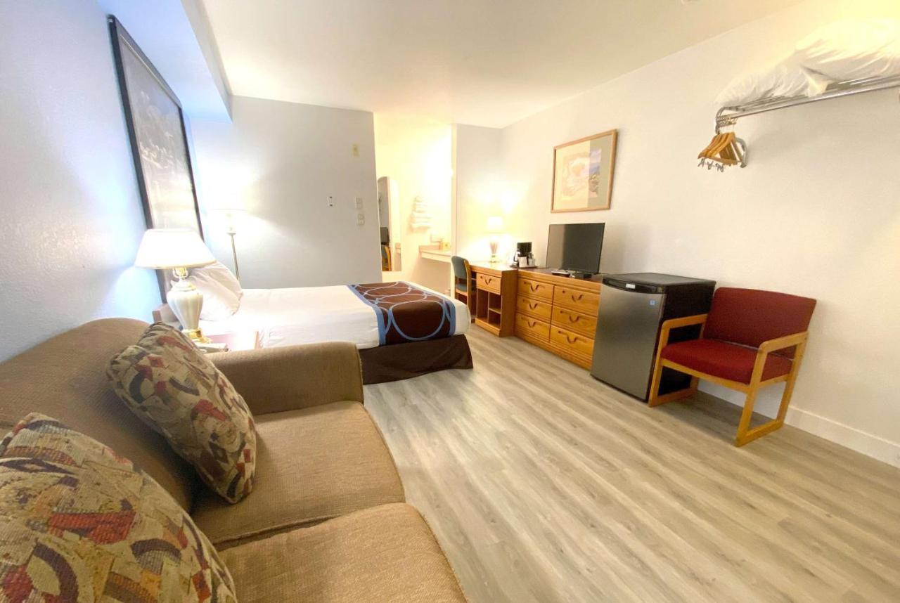 Hotel Super 8 By Wyndham Sicamous Extérieur photo