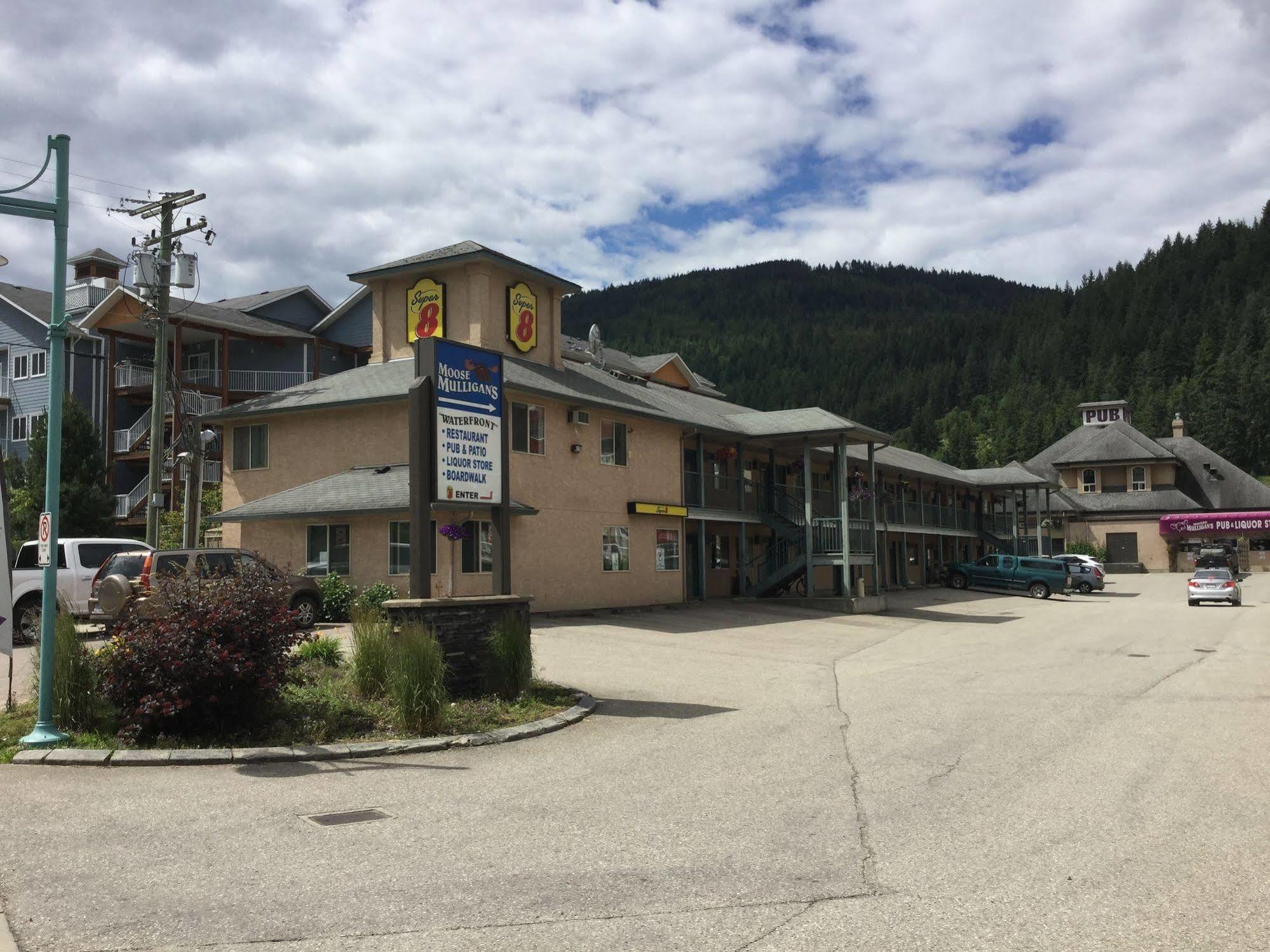 Hotel Super 8 By Wyndham Sicamous Extérieur photo