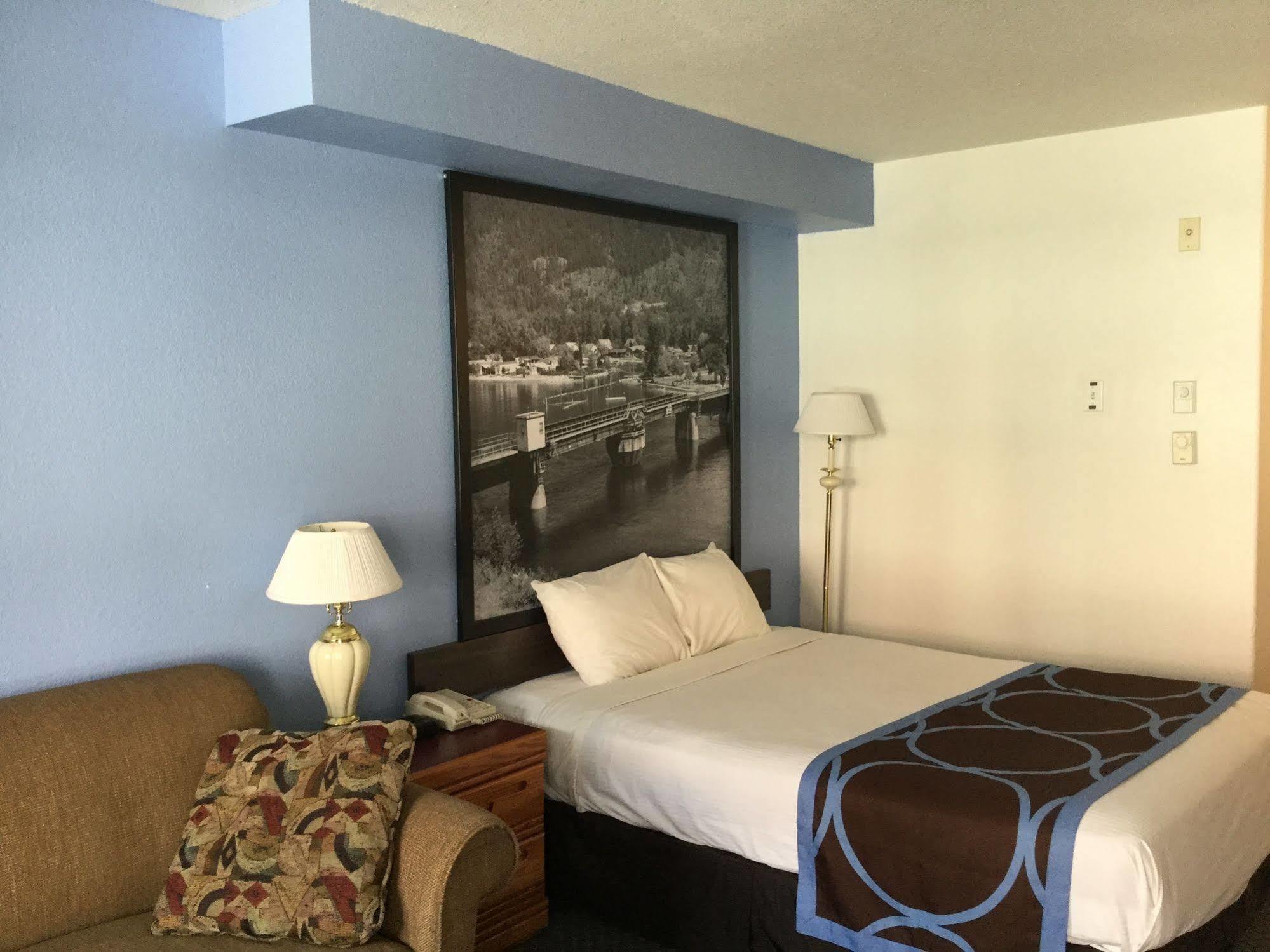 Hotel Super 8 By Wyndham Sicamous Extérieur photo