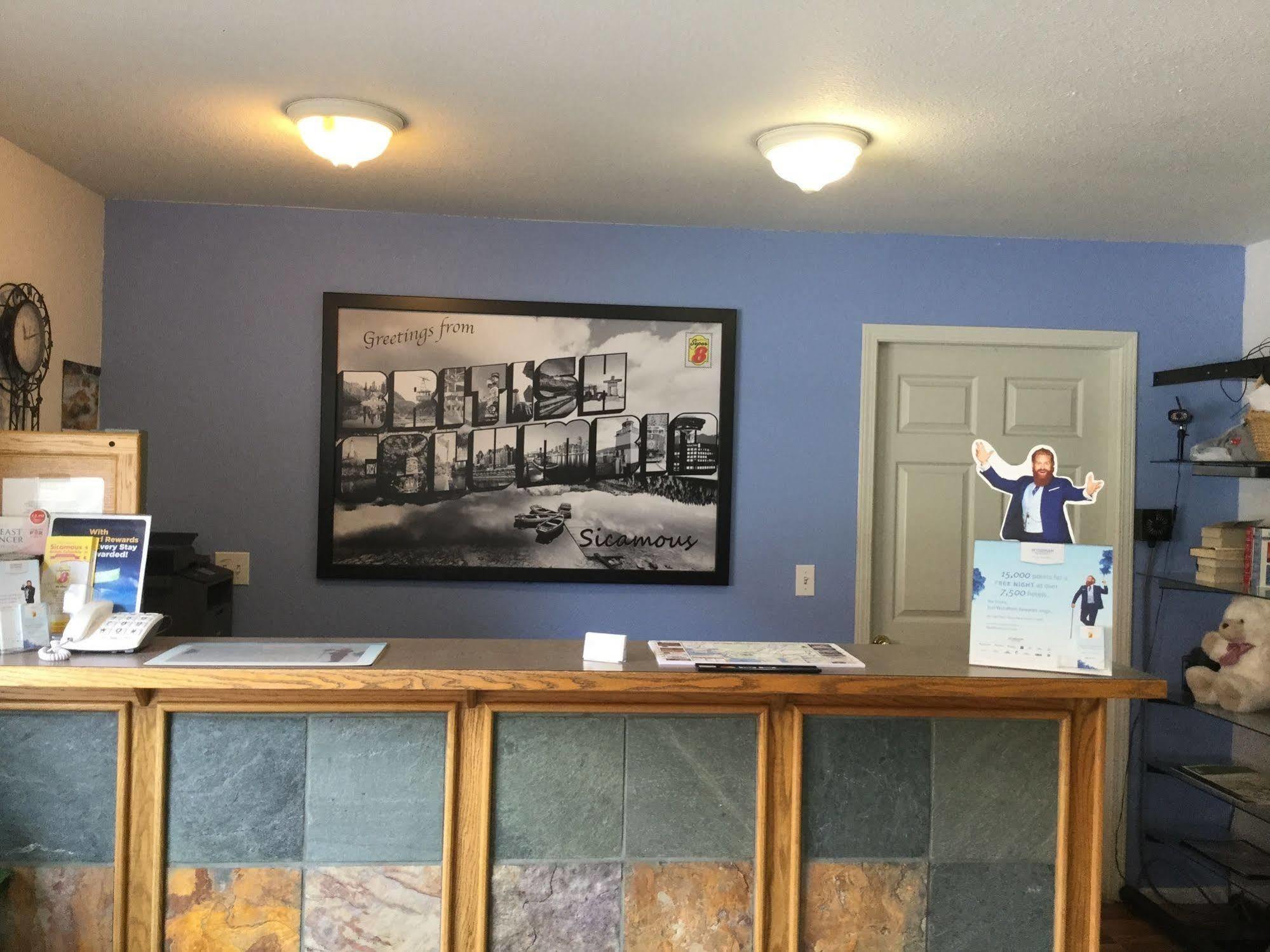 Hotel Super 8 By Wyndham Sicamous Extérieur photo