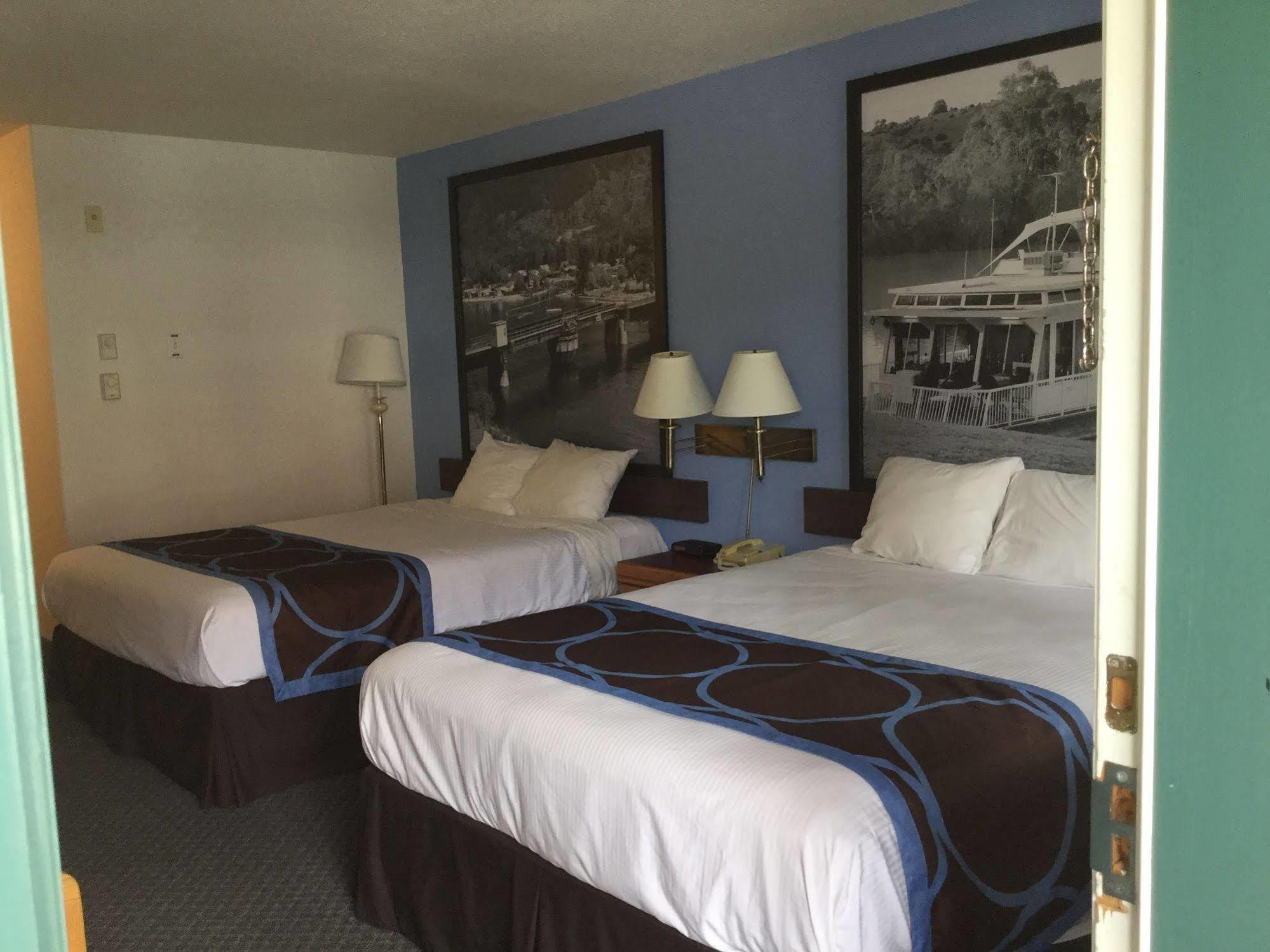Hotel Super 8 By Wyndham Sicamous Extérieur photo