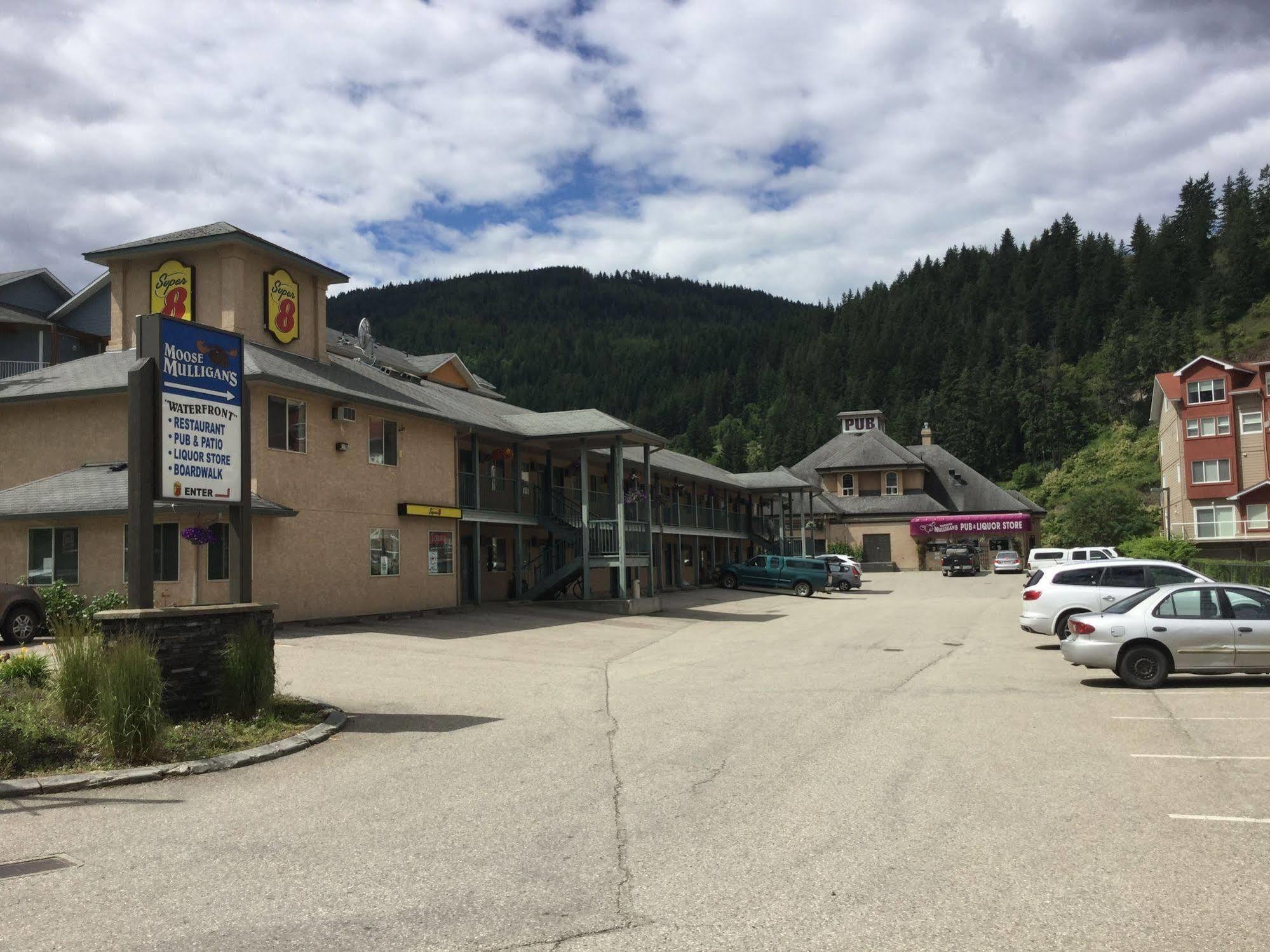 Hotel Super 8 By Wyndham Sicamous Extérieur photo