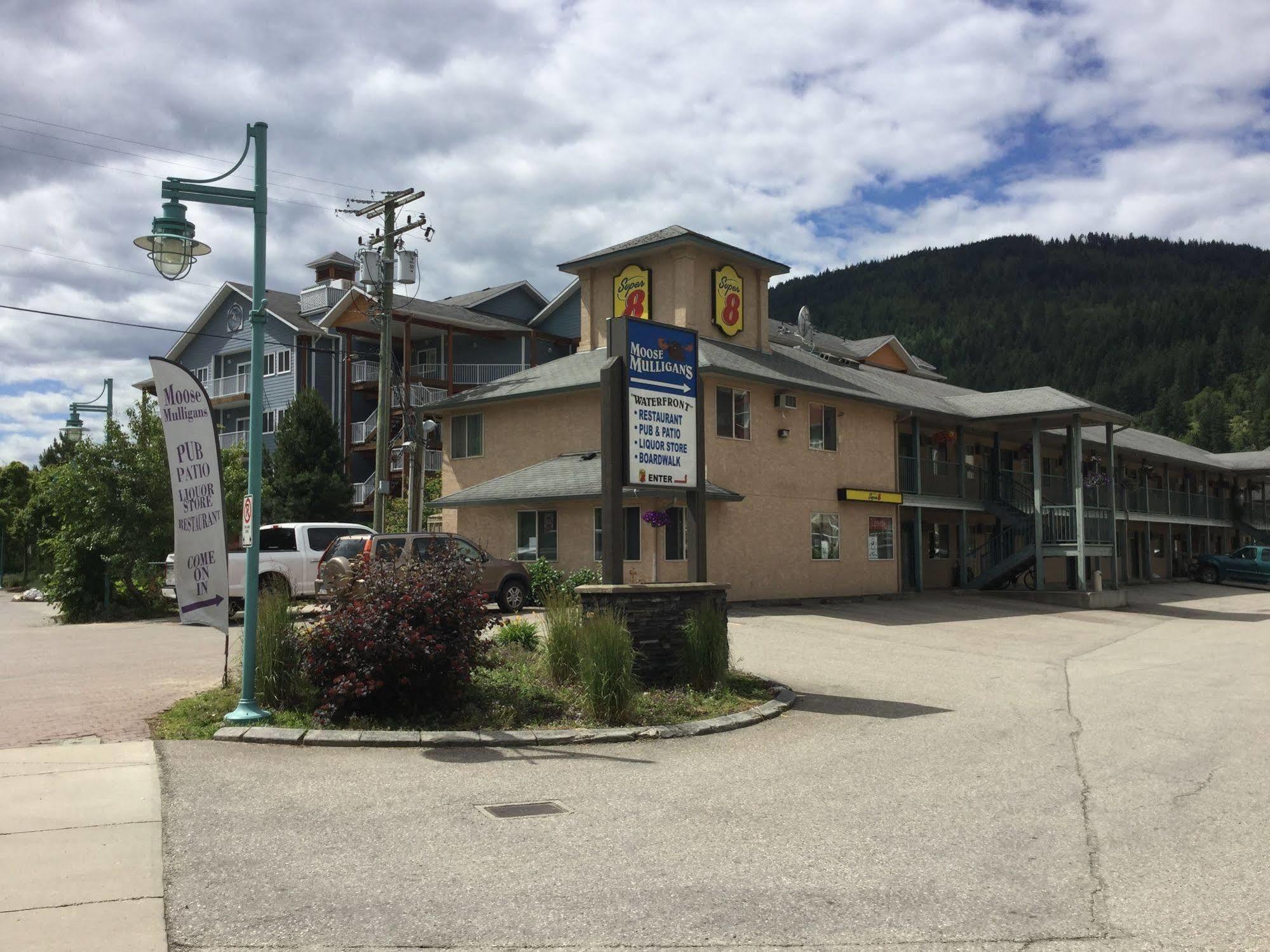Hotel Super 8 By Wyndham Sicamous Extérieur photo