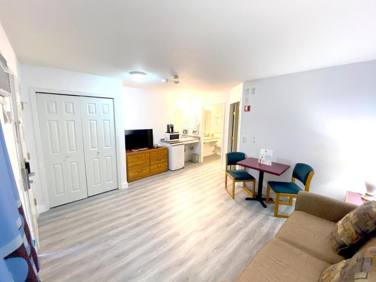 Hotel Super 8 By Wyndham Sicamous Extérieur photo
